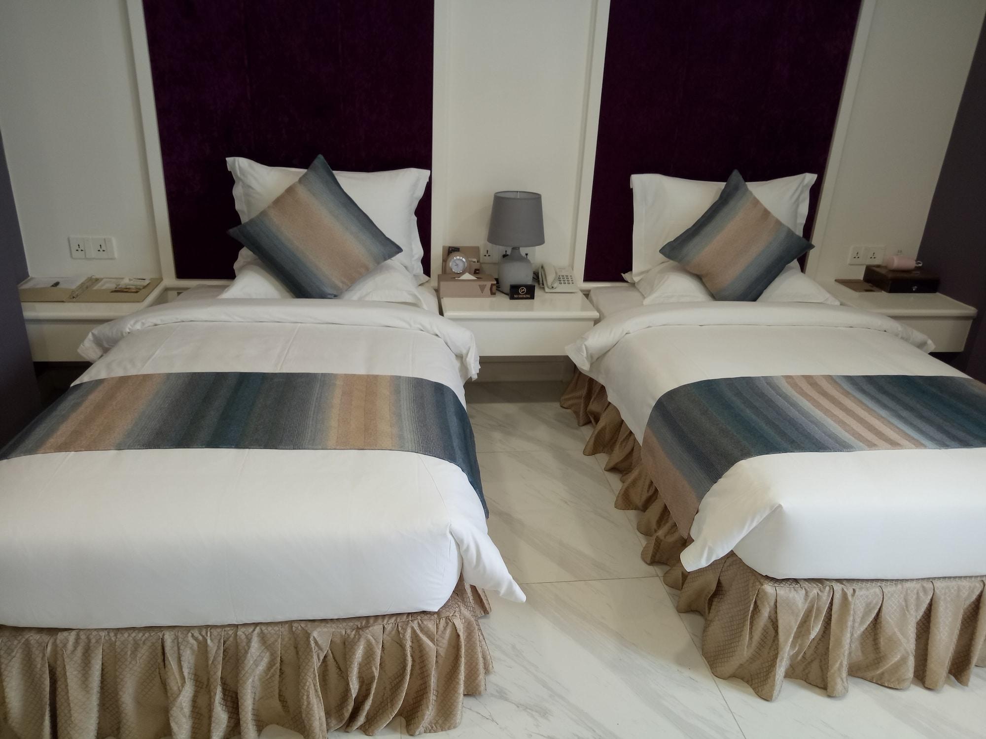 V Boutique Hotel Пном Пен Екстериор снимка