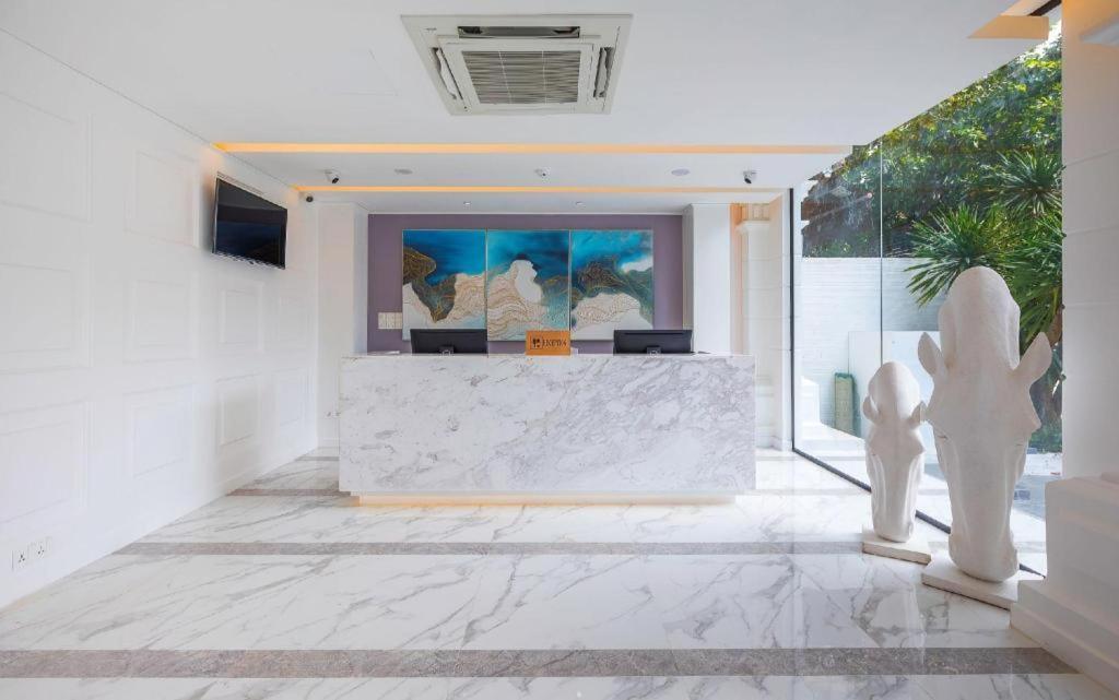 V Boutique Hotel Пном Пен Екстериор снимка