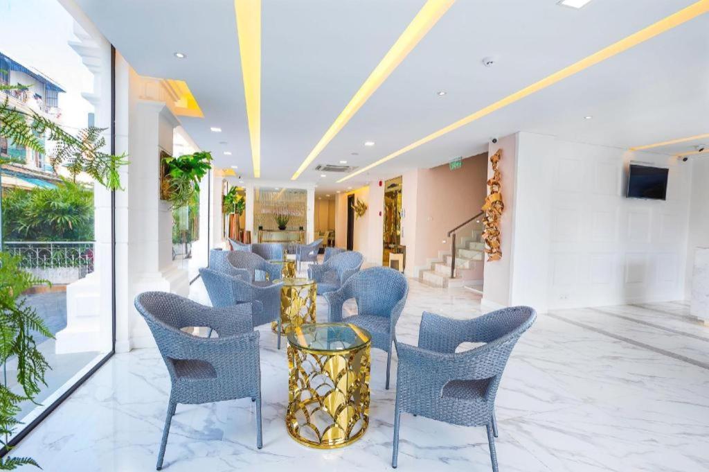V Boutique Hotel Пном Пен Екстериор снимка