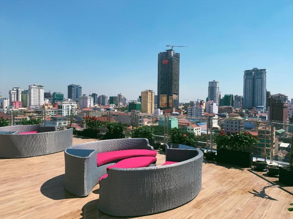 V Boutique Hotel Пном Пен Екстериор снимка
