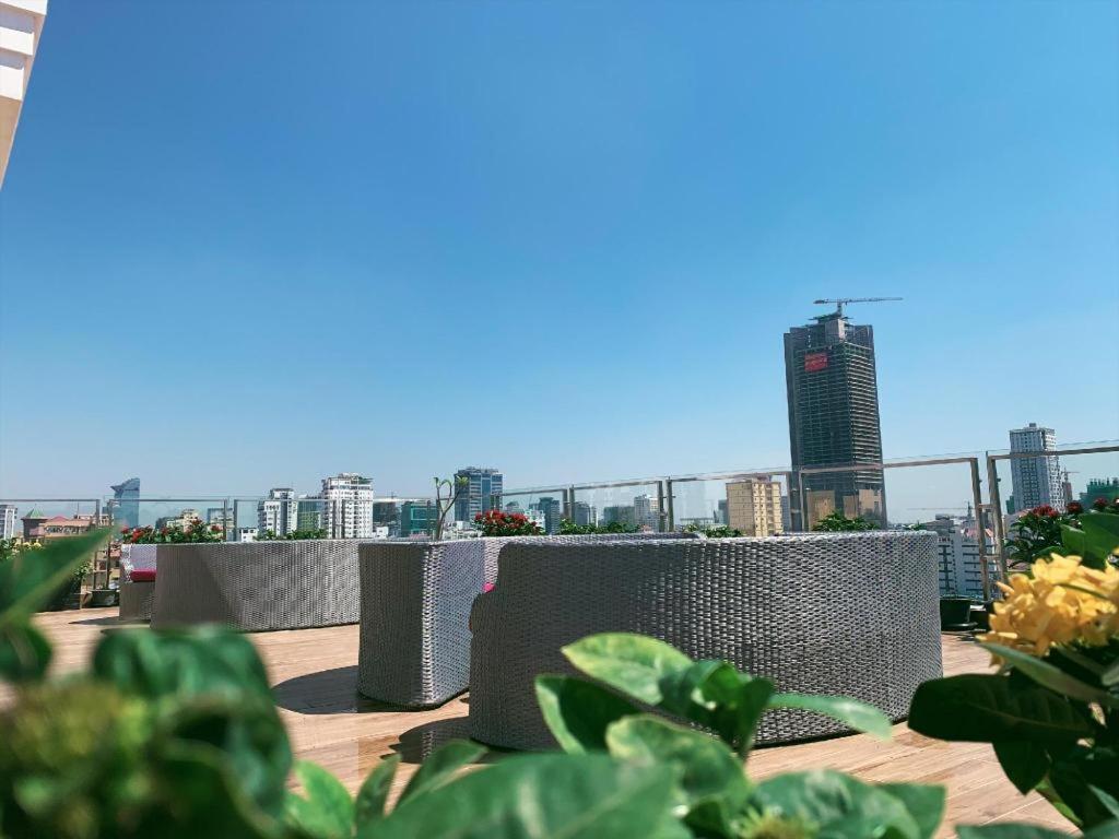 V Boutique Hotel Пном Пен Екстериор снимка