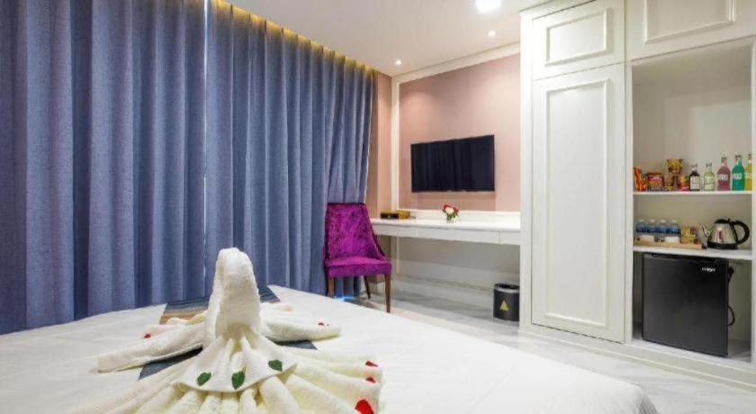 V Boutique Hotel Пном Пен Екстериор снимка