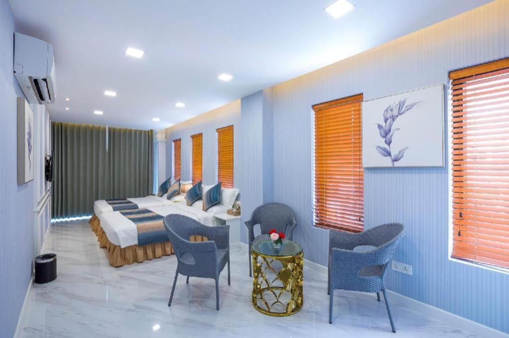 V Boutique Hotel Пном Пен Екстериор снимка