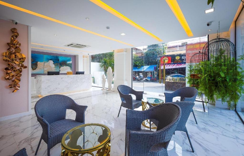 V Boutique Hotel Пном Пен Екстериор снимка