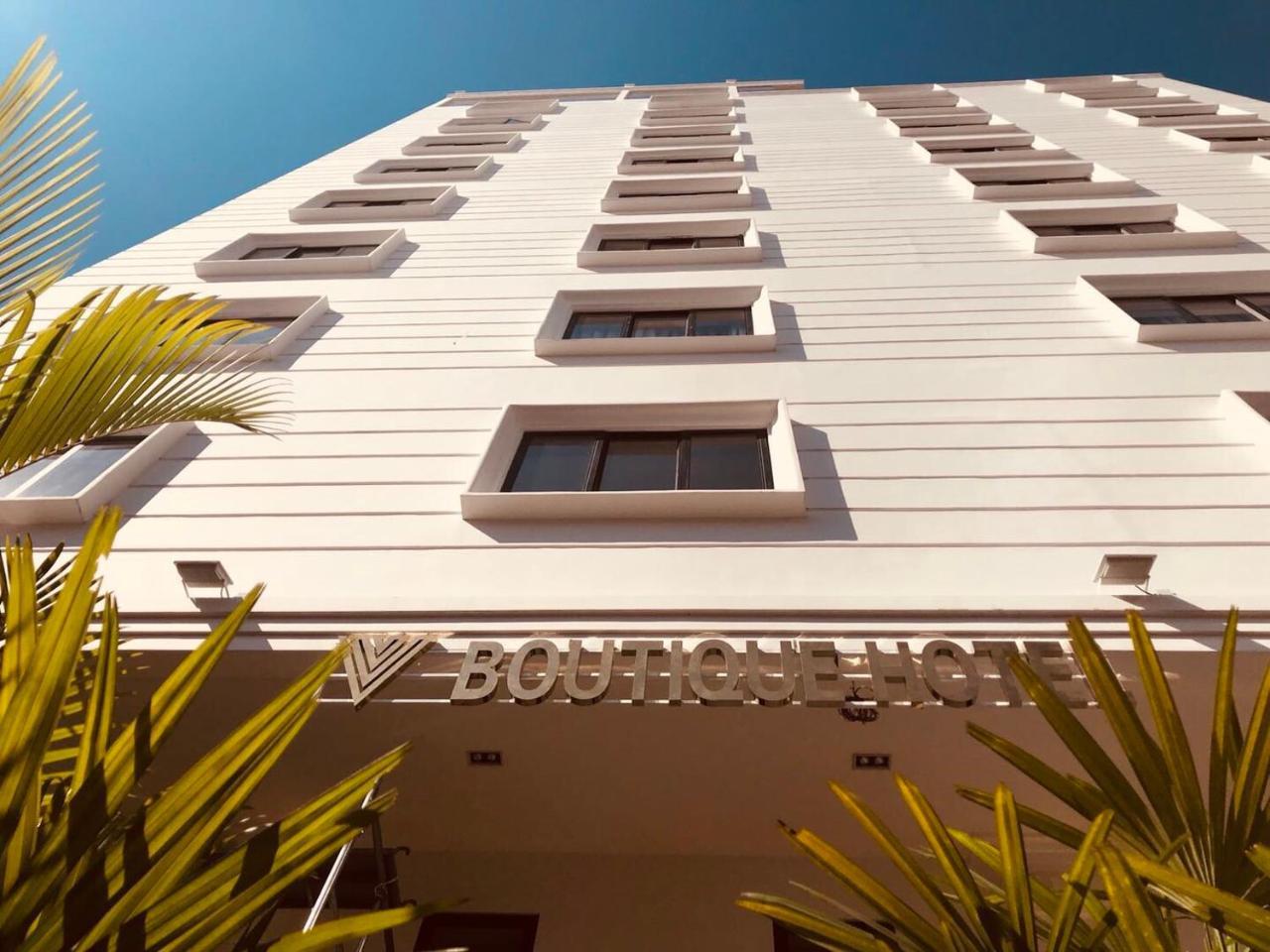 V Boutique Hotel Пном Пен Екстериор снимка
