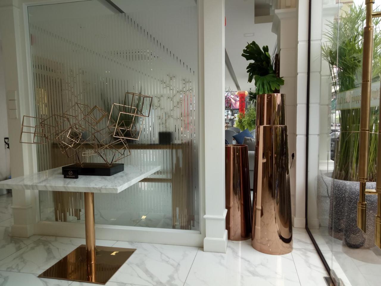 V Boutique Hotel Пном Пен Екстериор снимка